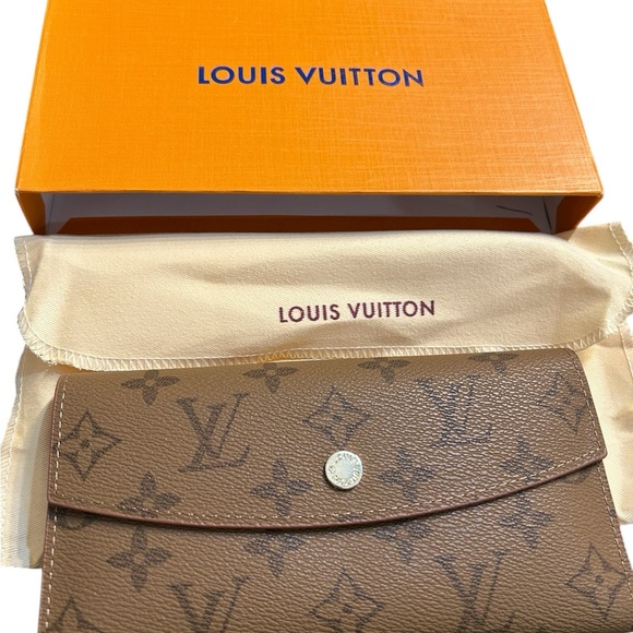 Louis Vuitton Emilie Wallet

Comes with dust bag and original box. Very clean - Picture 1 of 14